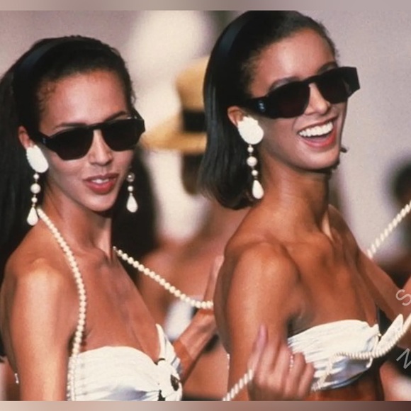 CHANEL CC Logo Black Retro Sunglasses 01452 94305 - Picture 11 of 11